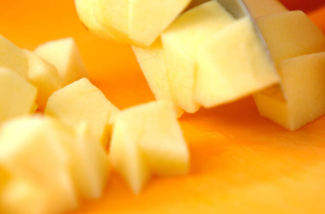 パイではさんだリンゴのカラメリゼ　バニラアイス添えの作り方の手順2