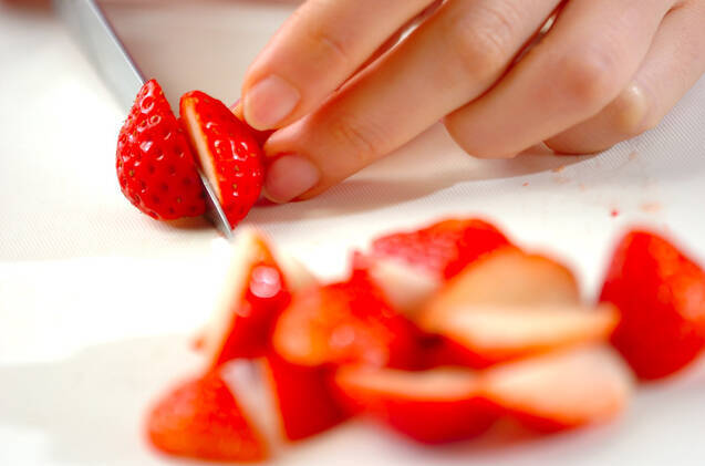 イチゴバルサミコアイスの作り方の手順1