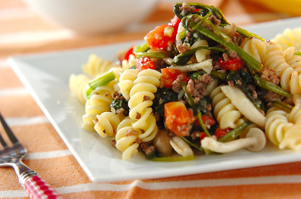 ホウレン草とキノコのフジッリ