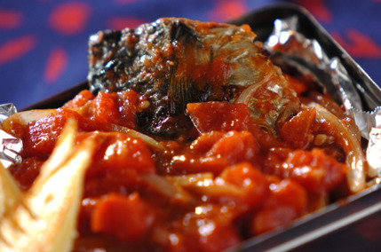 焼きサバのトマト煮込み