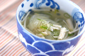 エノキと玉ネギのスープ
