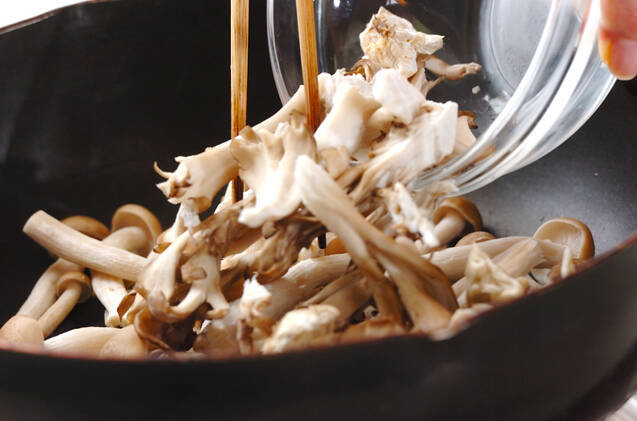 キノコと卵のみぞれ和えの作り方の手順4