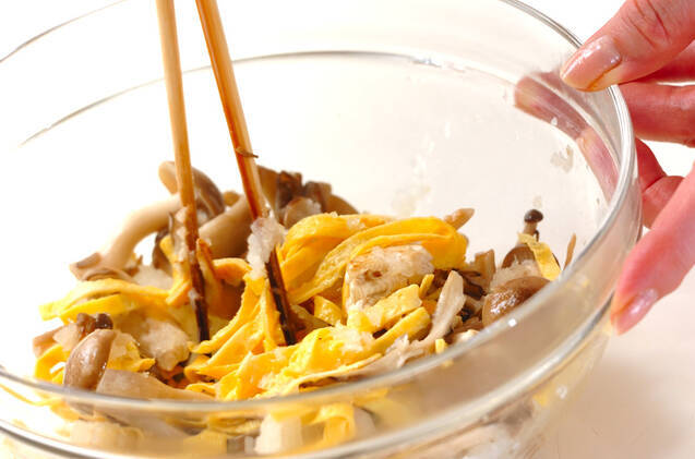 キノコと卵のみぞれ和えの作り方の手順5