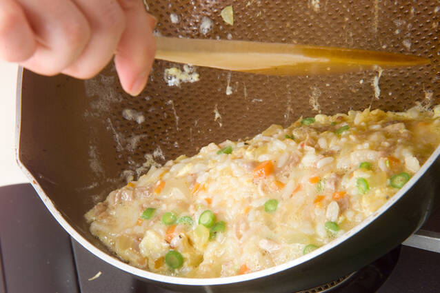 卵の混ぜ混ぜオムライスの作り方の手順4