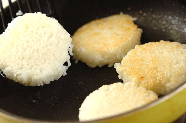 カレーチキンのライスバーガーの作り方の手順5