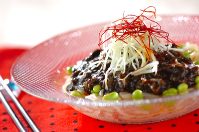 黒ジャージャー麺 レシピ 作り方 E レシピ 料理のプロが作る簡単レシピ