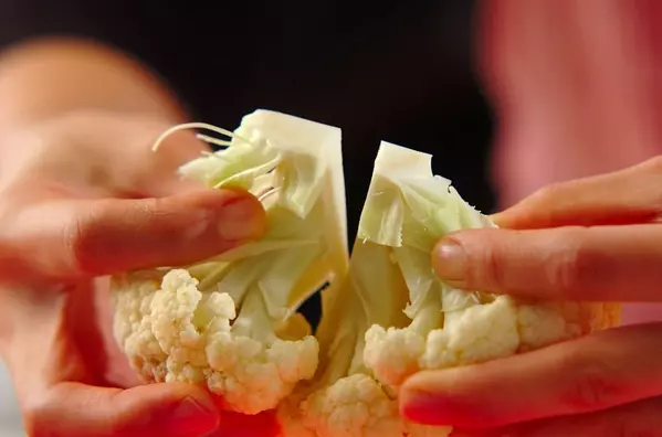 カリフラワーのアンチョビガーリック炒めの作り方1