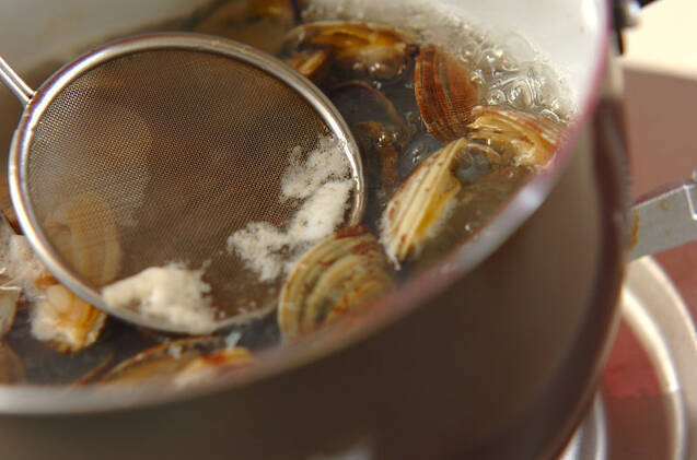 アサリとキヌサヤのお吸い物の作り方の手順4