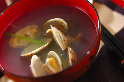 アサリとキヌサヤのお吸い物