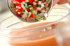 ころころ野菜とシーフードたっぷり！トマトの冷製スープの作り方の手順5