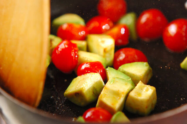 焼きアボカドのマヨ和えの作り方の手順2