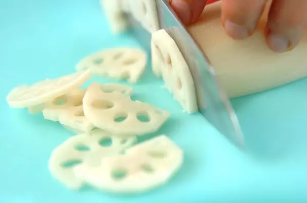 簡単れんこんのきんぴら プロ直伝 甘辛でお箸止まらない味わいの下準備1