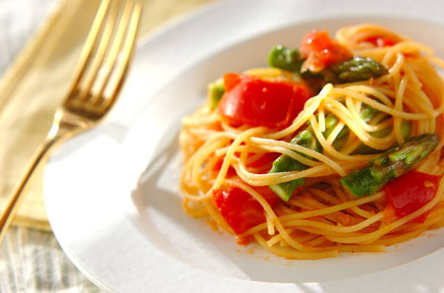 グリーンアスパラとトマトのスパゲティー