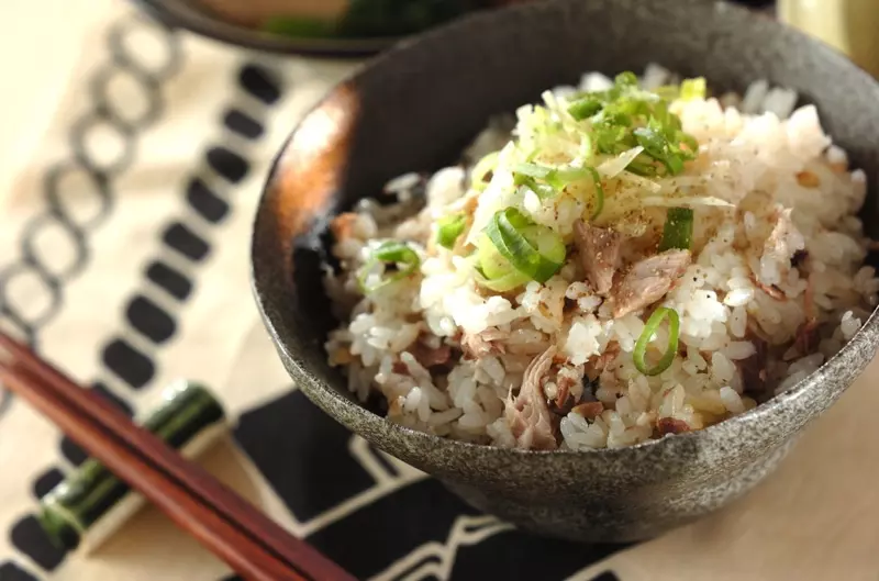 秋の味覚まるごと サンマの炊き込みご飯 レシピ 作り方 E レシピ 料理のプロが作る簡単レシピ