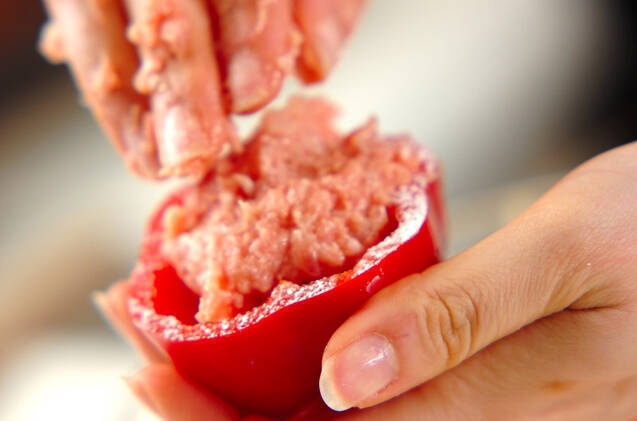 パプリカの肉詰めの作り方の手順2