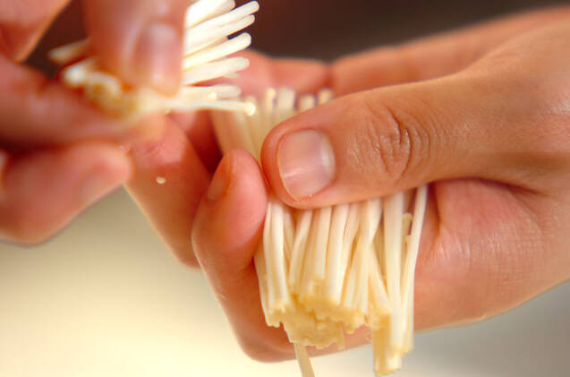 エノキの酢の物の作り方の手順1