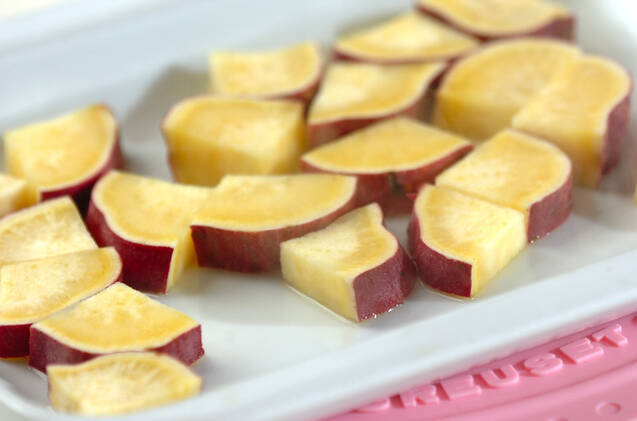 サツマイモの岩塩がけの作り方の手順1