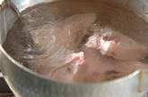 魚のアラの煮物の下準備1