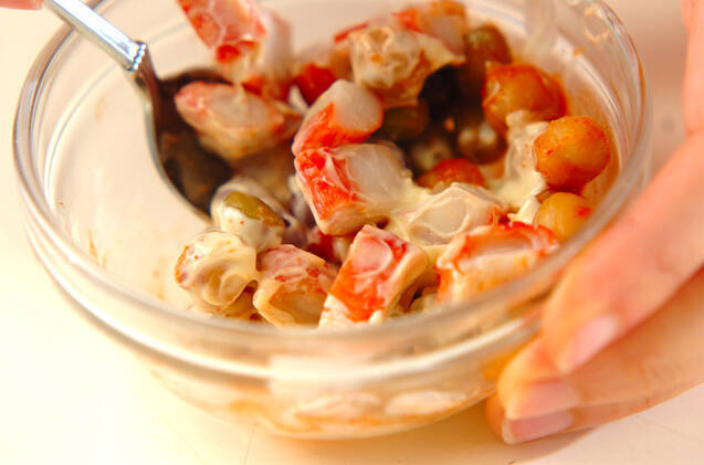 カニカマのチリマヨ和えの作り方の手順1