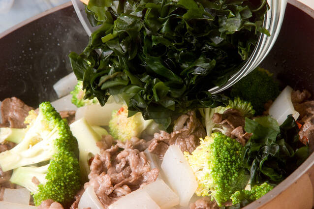 ワカメと牛肉の炒めものの作り方の手順7