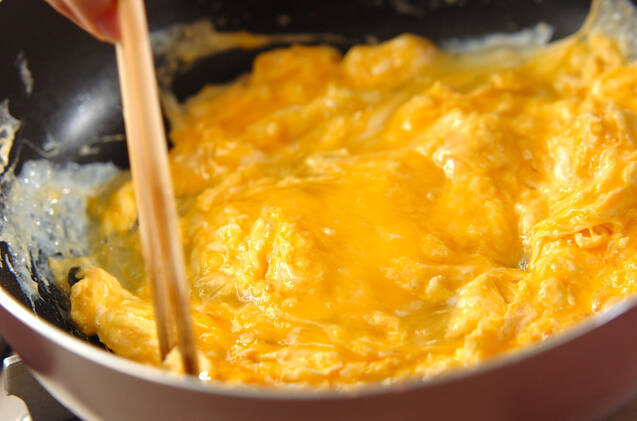 ゴマ油香る！キクラゲとキヌサヤの卵炒め（ムースーロー）の作り方の手順4