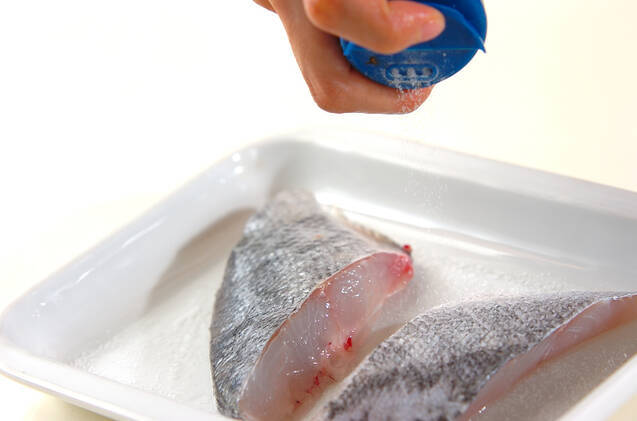 白身魚のトマトパスタの作り方の手順1