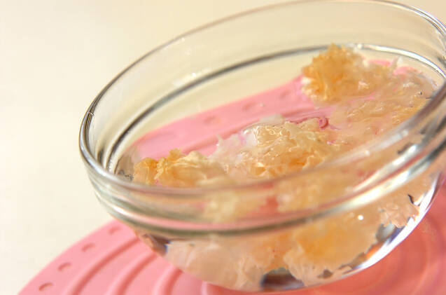 白キクラゲのスープの作り方の手順1