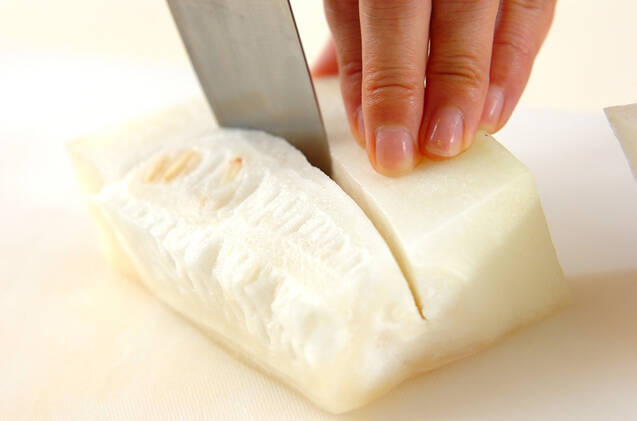 冬瓜のおかか炒めの作り方の手順1