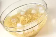 レンジ蒸し鶏冷麺の作り方1