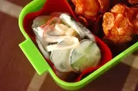 カニ風味カマボコのサラダ