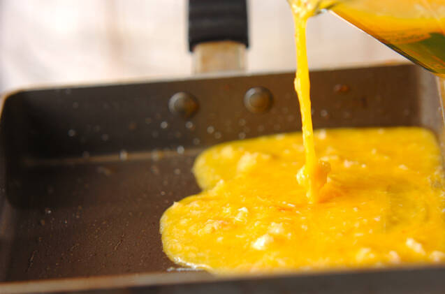 カニ入り卵焼きの作り方の手順3
