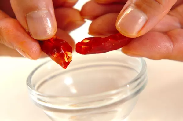 簡単!基本のペペロンチーノ 本格プロの味の下準備1