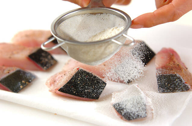 ブリのバターじょうゆ炒めの作り方の手順1