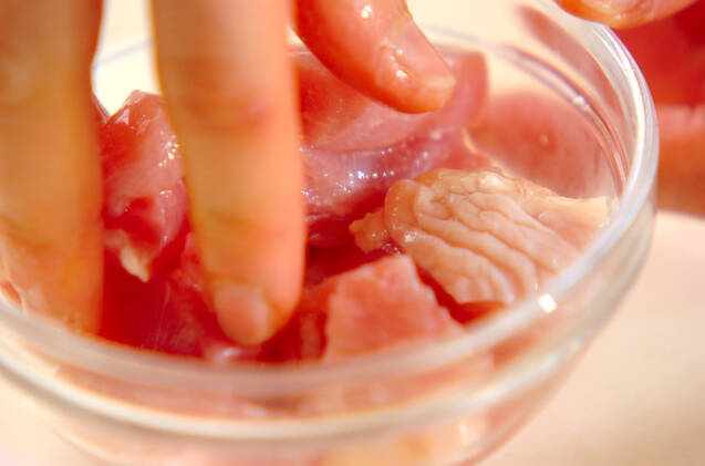 鶏もも肉と菜の花のマヨソースの作り方の手順1