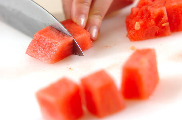 スイカのゼリージュースの作り方の手順1