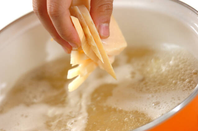 里芋とタケノコのみそ汁の作り方の手順4