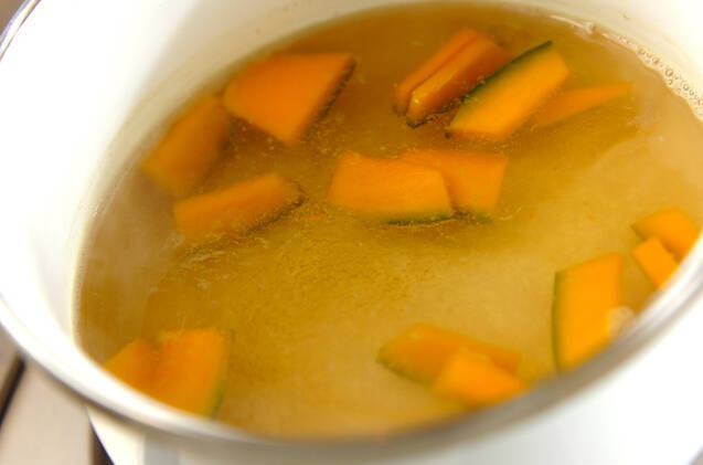 カボチャと玉ネギのみそ汁の作り方の手順5