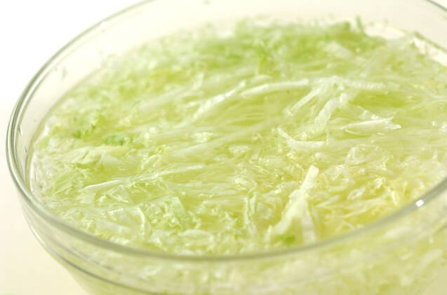 さっぱりヘルシー！薬味たっぷりカツオのたたきの作り方の手順2