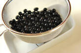 黒豆(黒砂糖煮)の下準備1