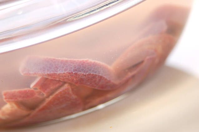 レバニラスタミナ丼の作り方の手順1