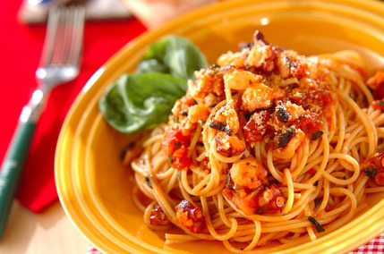 タコとトマトの煮込みパスタ