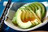 ごま油と塩だけ！無限に食べられるアボカドのお刺身の作り方の手順