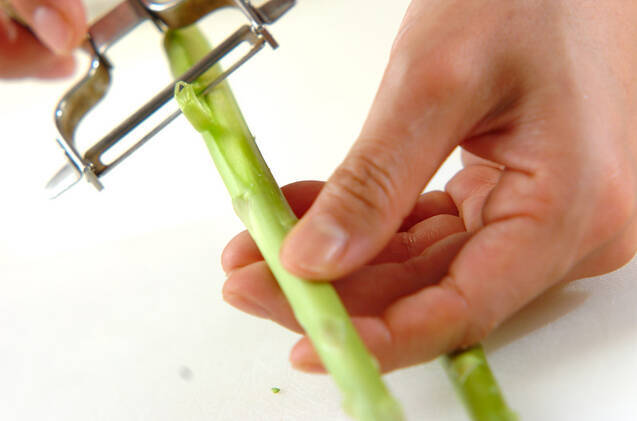 アスパラのユカリ和えの作り方の手順2