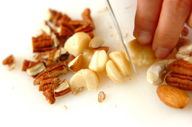 リンゴとナッツのサラダの作り方の手順2