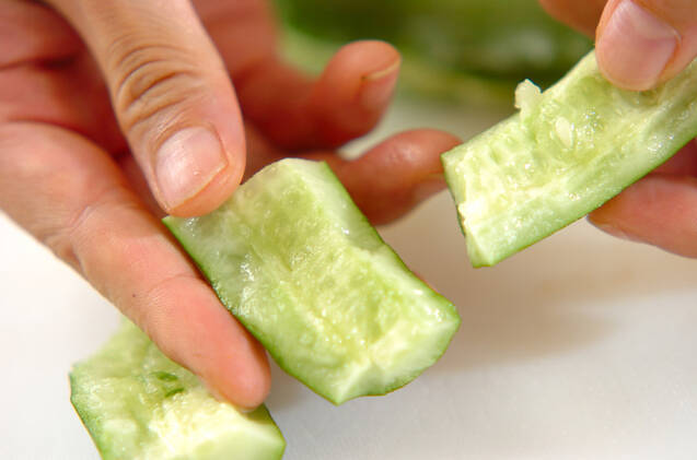 キュウリのツナゴマ和えの作り方の手順1
