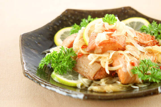 万能食材「鮭」で20のレシピ！ホイル焼きから便利な副菜まで♪の画像