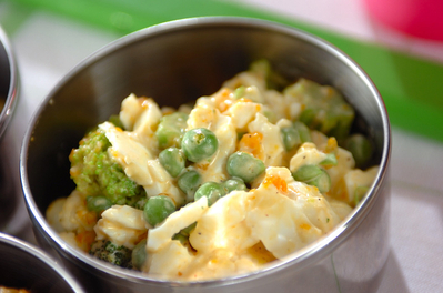 カリフラワーとブロッコリーのサラダ 副菜 のレシピ 作り方 E レシピ 料理のプロが作る簡単レシピ