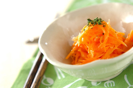 ニンジンのシンプルサラダ