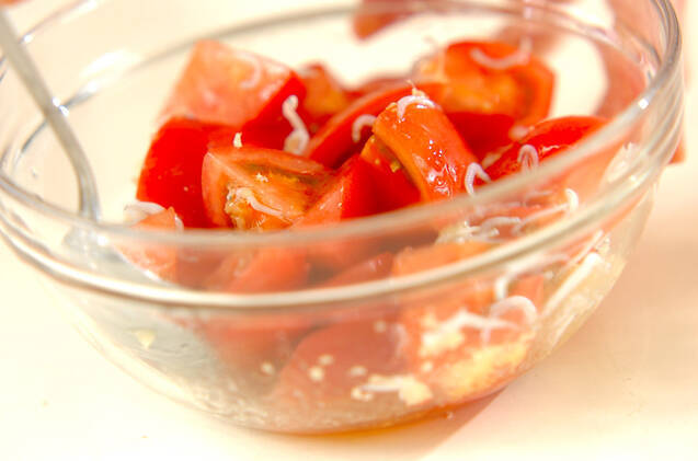 トマトのショウガドレッシング和えの作り方の手順4