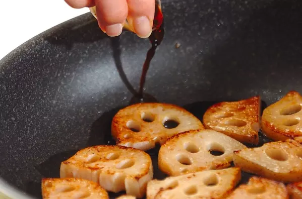 レンコンのバターしょうゆ焼きの作り方3